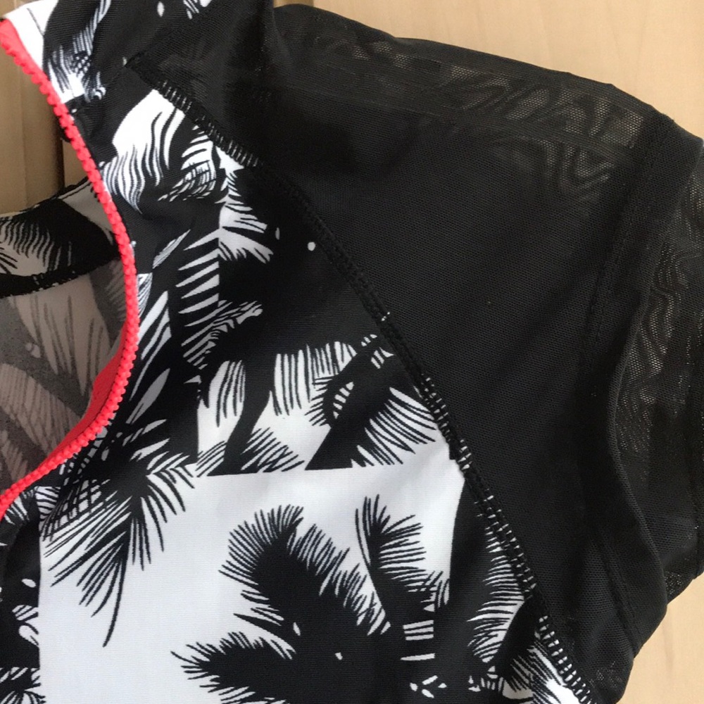 Fabletics Rash Guard Sz Small EUC - Picture 3 of 9